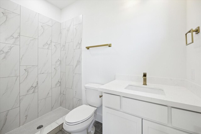 2221 Bevis St, Houston, TX 77008 - bathroom with vanity and tiled shower
