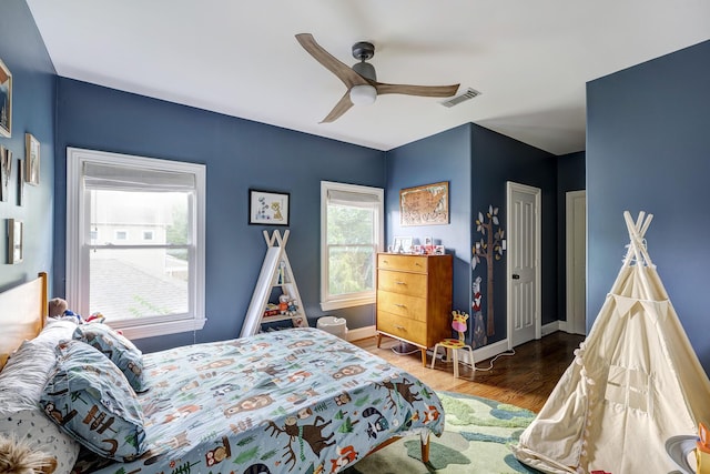 818 Waverly St, Houston, TX 77007 - bedroom featuring wood finished floors and a ceiling fan