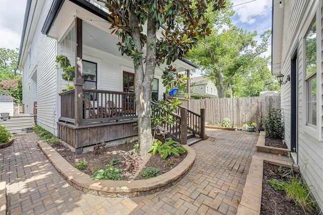 818 Waverly St, Houston, TX 77007 - view of covered porch