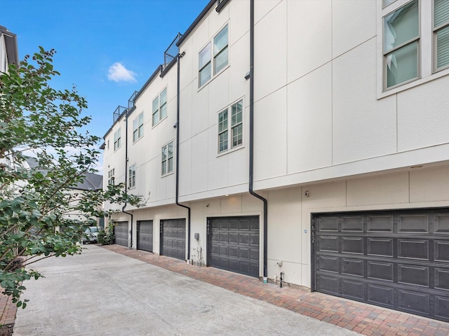 9660 Knight Rd, Houston, TX 77045 - view of side of home featuring stucco siding