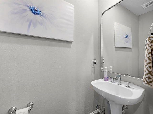 9660 Knight Rd, Houston, TX 77045 - bathroom with a sink