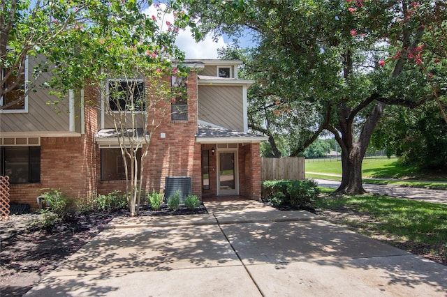 3802 Knollcrest Dr, Montgomery, TX 77356 - view of front of property with brick siding