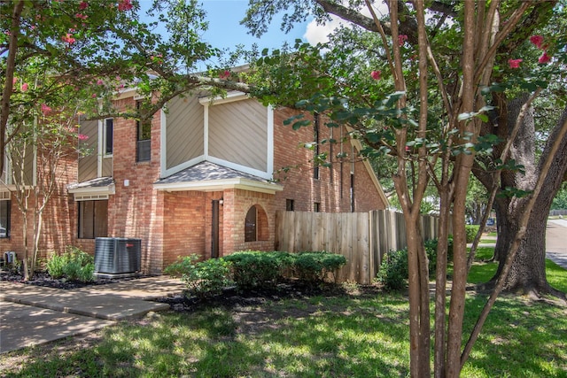 3802 Knollcrest Dr, Montgomery, TX 77356 - view of front of house featuring brick siding