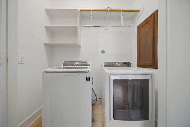 1028 Dunbar St, Houston, TX 77009 - laundry room with washing machine and dryer and baseboards