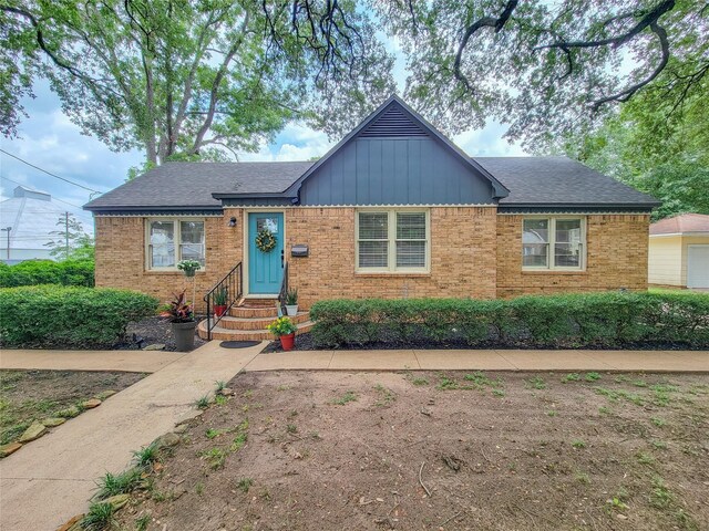 505 S Jackson St, Brenham, TX 77833 - single story home with board and batten siding, entry steps, and brick siding