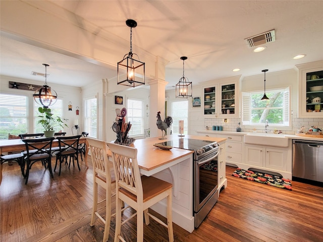 505 S Jackson St, Brenham, TX 77833 - kitchen with stainless steel appliances, light wood finished floors, light countertops, decorative backsplash, and recessed lighting