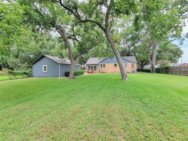 505 S Jackson St, Brenham, TX 77833 - view of yard