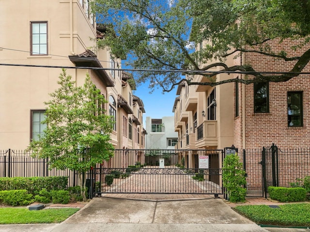 5023 La Branch St, Houston, TX 77004 - view of road featuring a gate