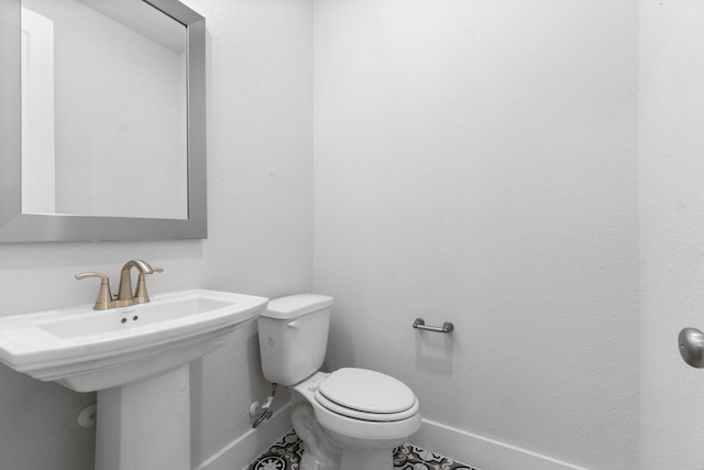 15139 Botanical Garden Dr, Conroe, TX 77302 - half bathroom with toilet and a sink