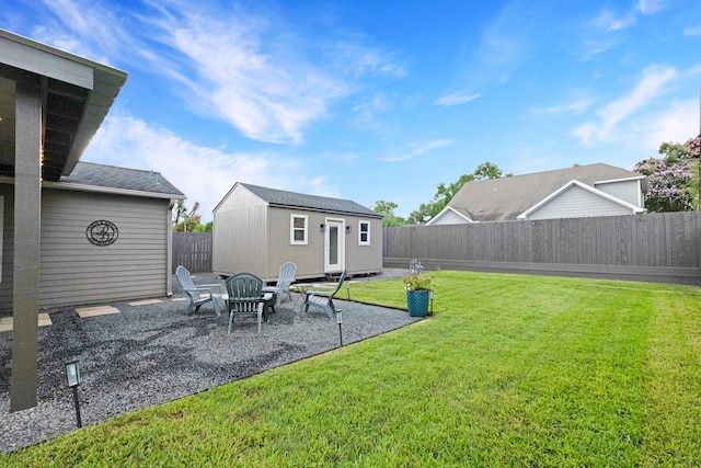 1838 Saxon Dr, Houston, TX 77018 - fenced backyard featuring an outbuilding and a patio