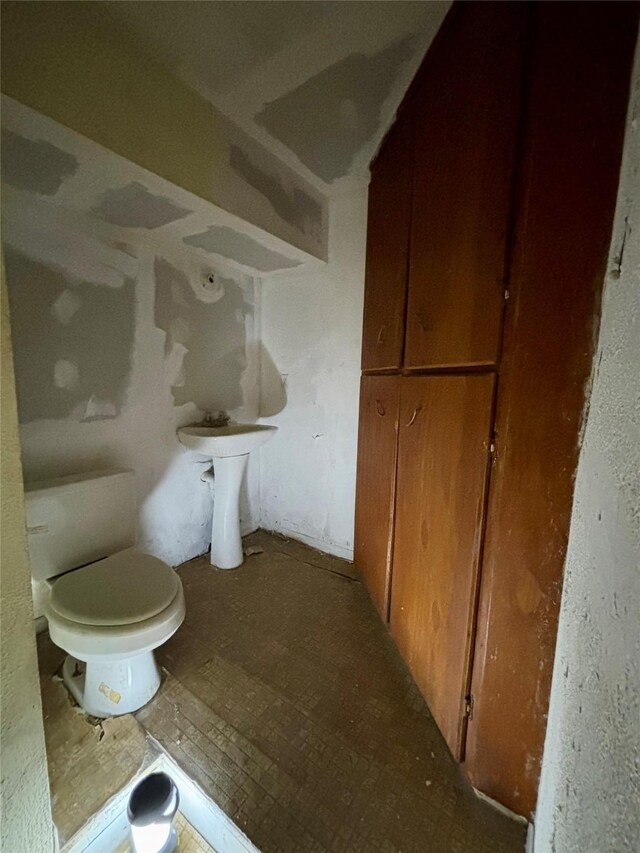 7947 Moore Dr, Pearland, TX 77584 - bathroom featuring toilet