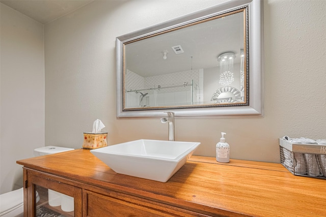6170 Beech Dr, Montgomery, TX 77316 - bathroom with vanity and tiled shower