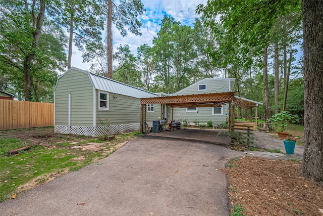 6170 Beech Dr, Montgomery, TX 77316 - view of front of house featuring driveway, an outbuilding, and a gambrel roof