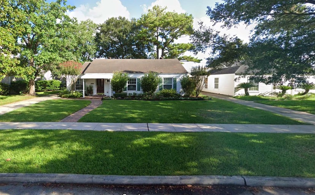 3836 Gramercy St, Houston, TX 77025 - single story home featuring a front yard