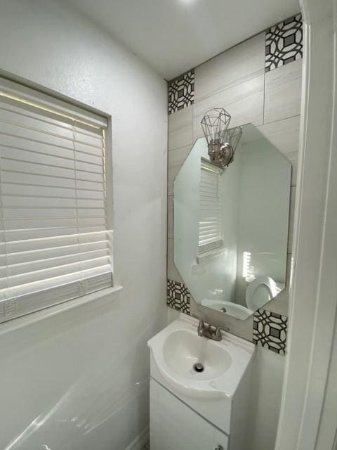 11319 Lockgate Ln, Houston, TX 77048 - bathroom with vanity