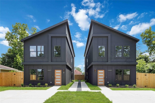 2409 Dolly Wright St, Houston, TX 77088 - contemporary house featuring board and batten siding and a gate