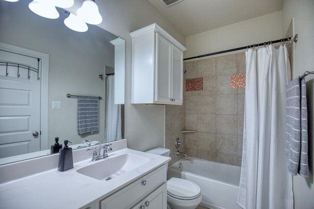 5506 Bellingen River Ln, Sugar Land, TX 77479 - full bath featuring vanity, shower / bath combo with shower curtain, and a chandelier