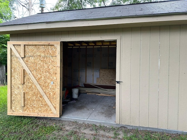 318 N 4th St, Alvin, TX 77511 - view of garage