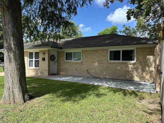 318 N 4th St, Alvin, TX 77511 - ranch-style house featuring brick siding, a front lawn, and a patio