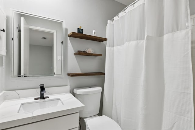 6429 Burgoyne Rd Unit 15, Houston, TX 77057 - full bath featuring vanity and curtained shower