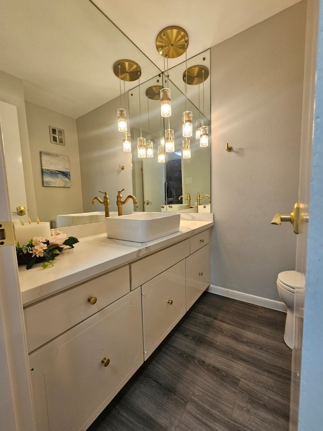 6429 Burgoyne Rd Unit 15, Houston, TX 77057 - full bath with vanity and toilet