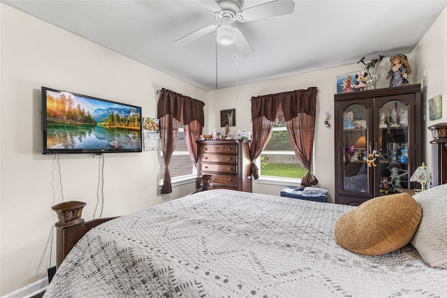 10434 Hinds St, Houston, TX 77034 - bedroom with ceiling fan