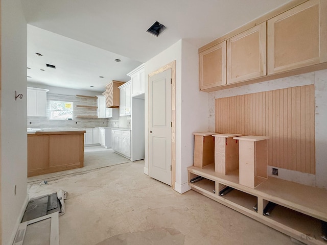 10651 Mayfield Rd, Houston, TX 77043 - kitchen with tasteful backsplash
