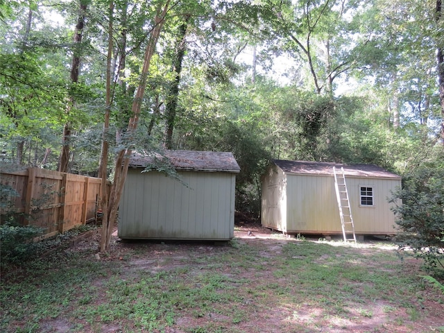 3799 Summer Ln, Huntsville, TX 77340 - view of yard with a storage unit
