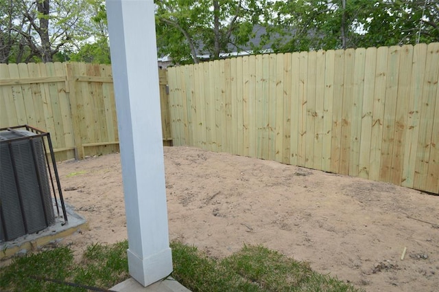 327 Delaware St Unit A, Houston, TX 77029 - view of yard