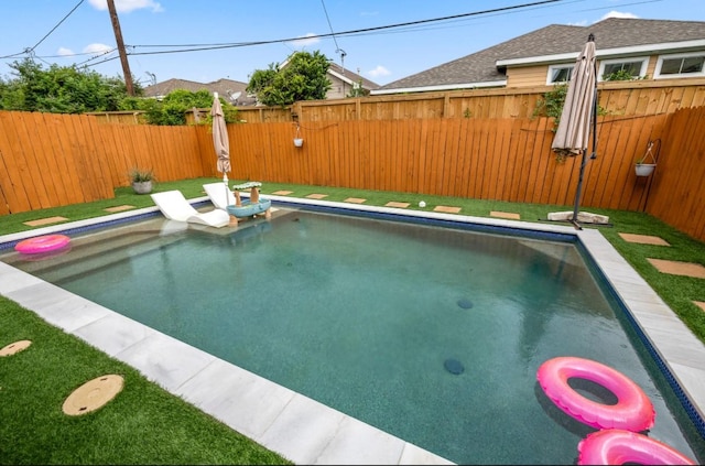 406 Yale Oaks Ln, Houston, TX 77091 - view of swimming pool featuring a fenced backyard