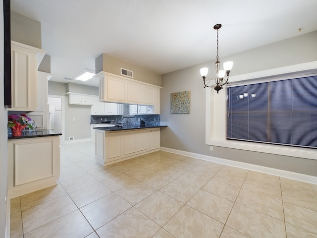 11614 Taos Ln, Houston, TX 77070 - kitchen with dark countertops, a chandelier, decorative backsplash, a peninsula, and light tile patterned floors