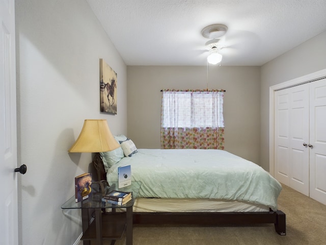 11614 Taos Ln, Houston, TX 77070 - carpeted bedroom featuring a closet and ceiling fan