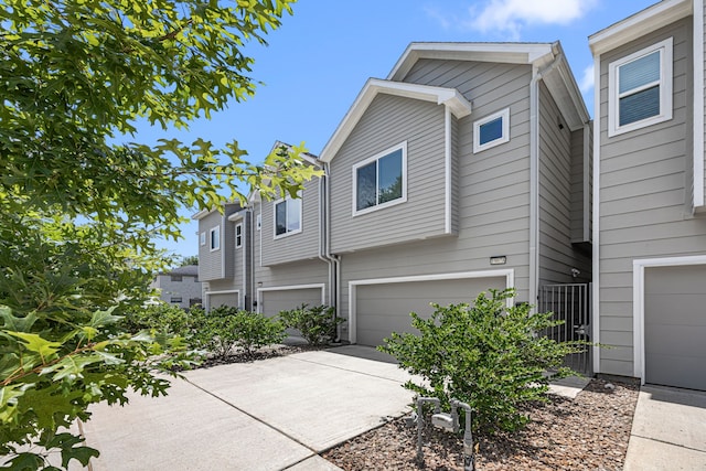 1907 Harlem St Unit A, Houston, TX 77020 - view of front facade with a garage and driveway