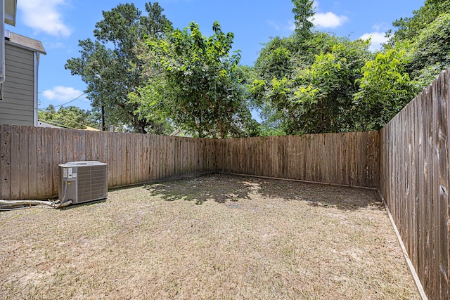 1907 Harlem St Unit A, Houston, TX 77020 - view of fenced backyard