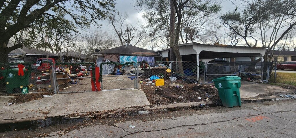 5514 Malmedy Rd, Houston, TX 77033 - view of front of property with a gate