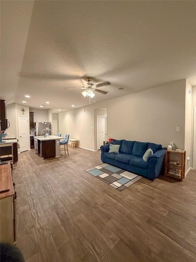 706 Zinnia Ct, Rosharon, TX 77583 - living area featuring wood finished floors, ceiling fan, and recessed lighting