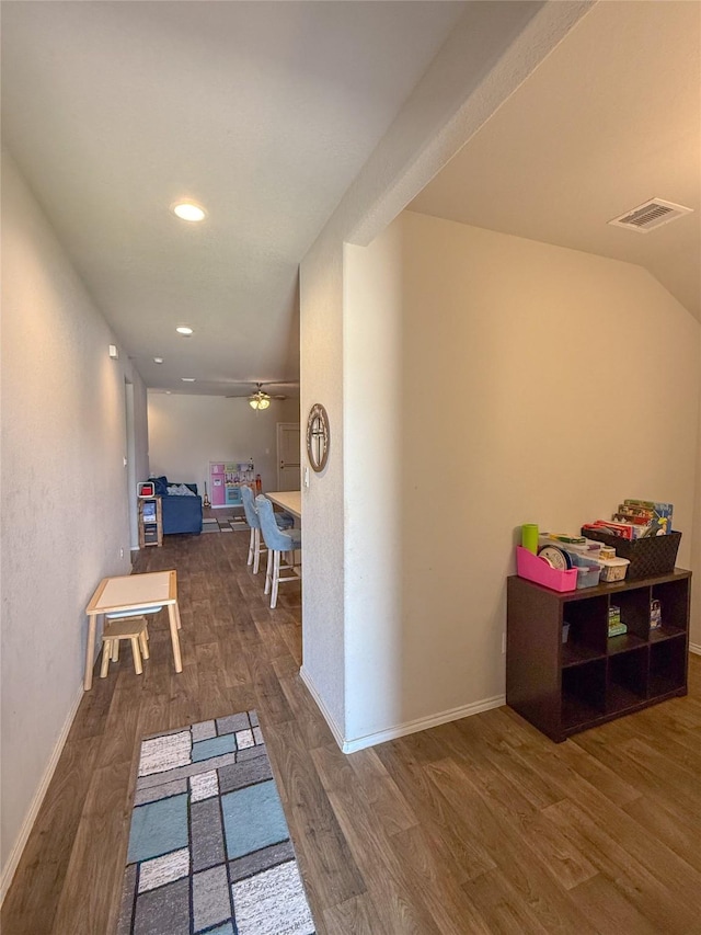 706 Zinnia Ct, Rosharon, TX 77583 - corridor with wood finished floors, recessed lighting, and vaulted ceiling