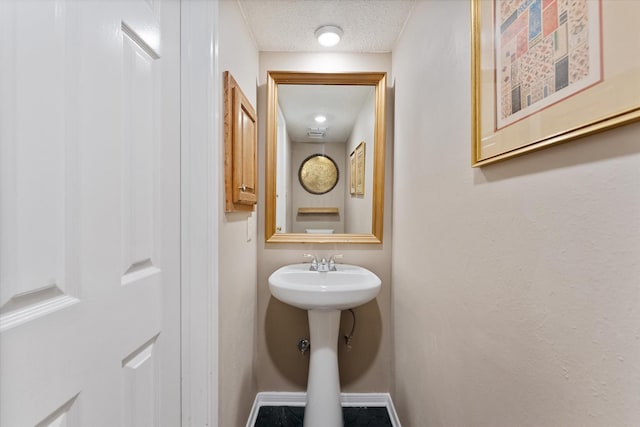 8411 Lylewood Ct, Houston, TX 77040 - bathroom with baseboards and a textured ceiling