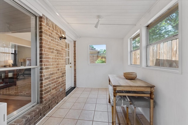 8411 Lylewood Ct, Houston, TX 77040 - sunroom with lofted ceiling