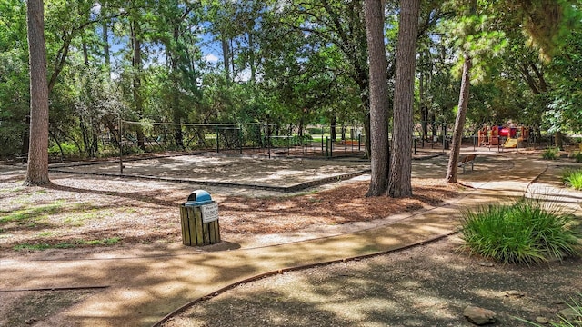 8411 Lylewood Ct, Houston, TX 77040 - view of home's community featuring view of wooded area