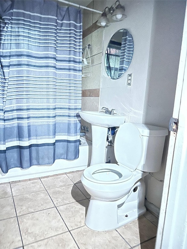 4730 Angleton St, Houston, TX 77033 - full bath featuring shower / tub combo with curtain and tile patterned flooring
