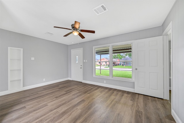 1705 13th St, Galena Park, TX 77547 - foyer entrance featuring wood finished floors and a ceiling fan