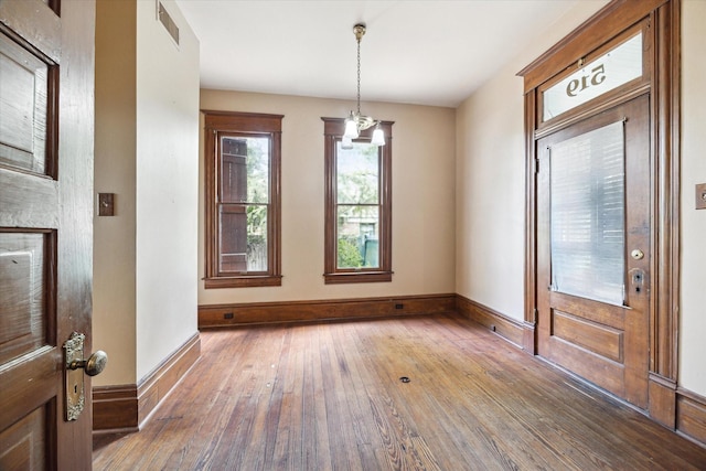 519 Bayland Ave, Houston, TX 77009 - foyer entrance with hardwood / wood-style floors and baseboards