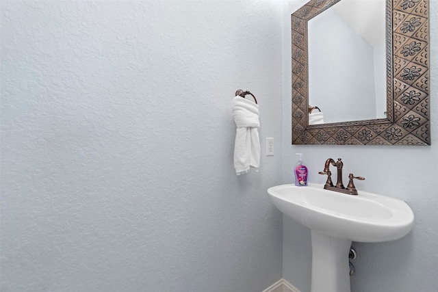 3318 Misty Alcove Ct, Kingwood, TX 77345 - bathroom featuring a sink and baseboards