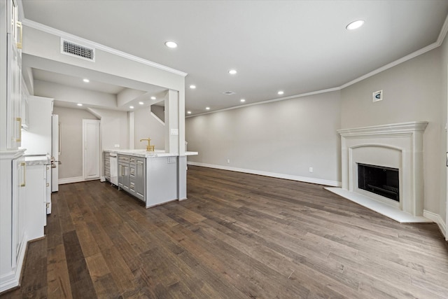 974 Memorial Village Dr Unit 53, Houston, TX 77024 - kitchen featuring open floor plan, light countertops, ornamental molding, dark wood finished floors, and white cabinets