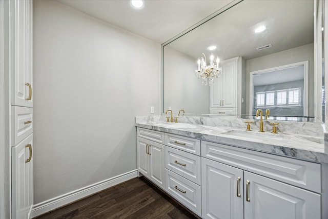 974 Memorial Village Dr Unit 53, Houston, TX 77024 - full bath with double vanity, wood finished floors, a chandelier, and recessed lighting