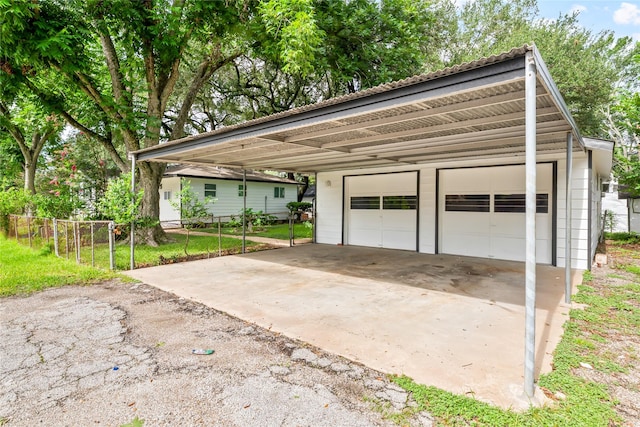 153 E Rittenhouse St, Houston, TX 77076 - garage featuring a detached garage