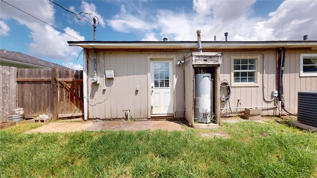 907 Axilda St, Houston, TX 77017 - rear view of house featuring gas water heater