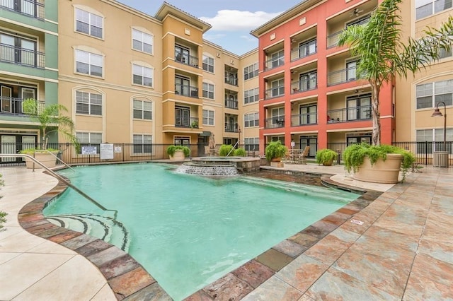 1711 Old Spanish Trl Unit 310, Houston, TX 77054 - view of pool featuring a pool with connected hot tub
