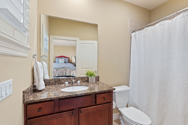 3908 Center St, Houston, TX 77007 - bathroom featuring vanity, connected bathroom, and a shower with curtain